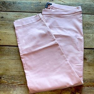 Ellen Tracy pull on pale pink ankle crops. Size XL.